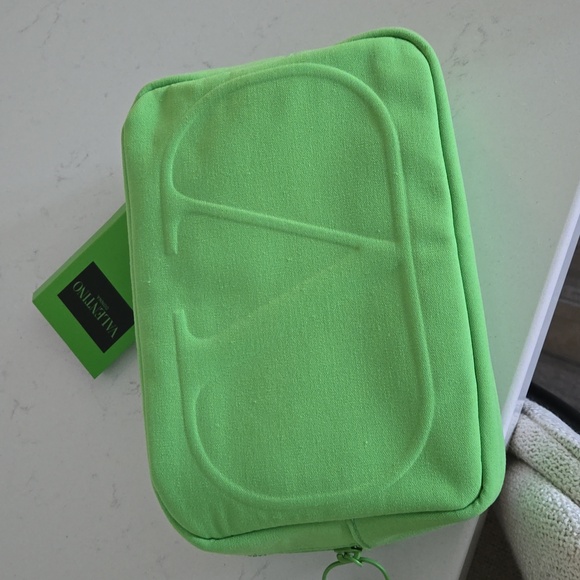 New never used Valentino pouch clutch  9x6 in vibrant spring color VLogo - Picture 5 of 9